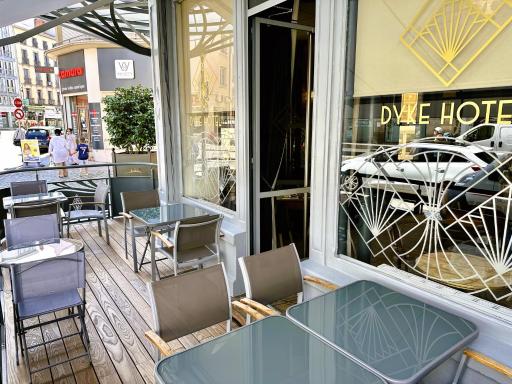 Dyke Hotel - Housity