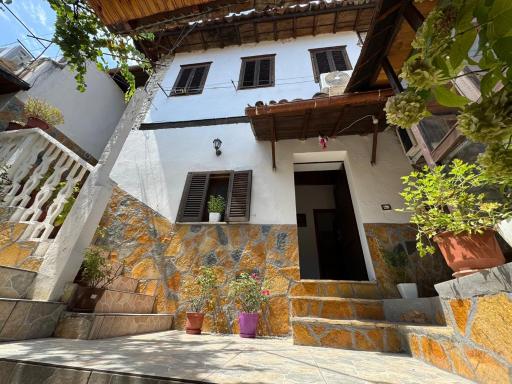 Tomor Shehu Guest House - Housity
