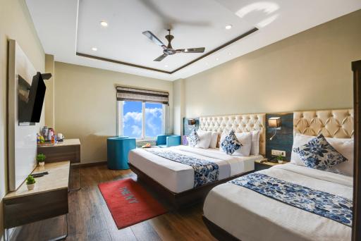 Hotel The IVY Grand With Free Secured Parking - Housity