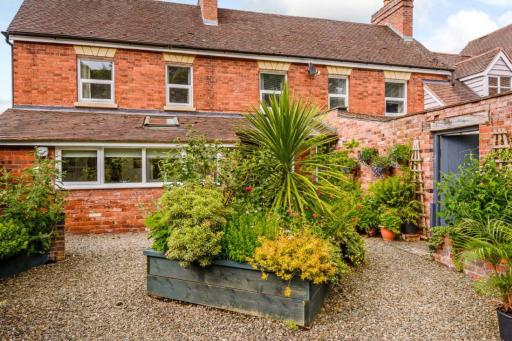 Ludford View, riverside cottage in Ludlow with private parking - Housity
