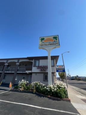 Sunset Inn & Suites - Housity