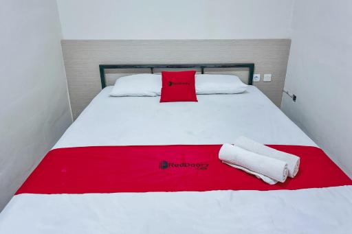 RedDoorz at Guest House A2 Near Rita Mall Tegal - Housity