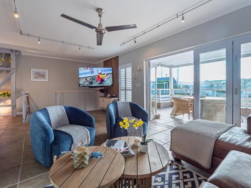 Sunny Dry Mill Apartment on Thesen Islands - Housity