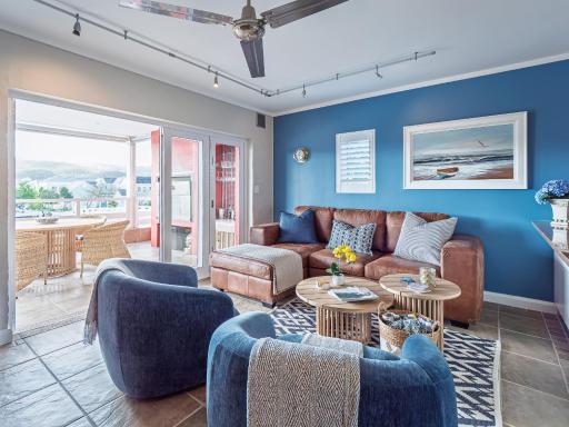 Sunny Dry Mill Apartment on Thesen Islands - Housity
