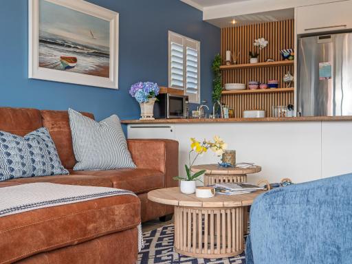 Sunny Dry Mill Apartment on Thesen Islands - Housity