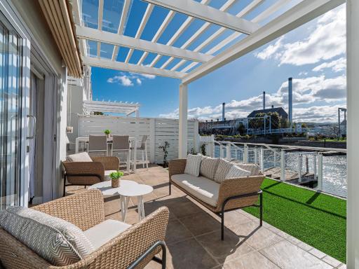 Sunny Dry Mill Apartment on Thesen Islands - Housity