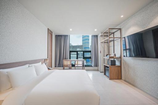 Daegu Dongseongro Giant Hotel - Housity