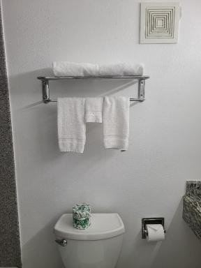 All Seasons Lodge - Housity