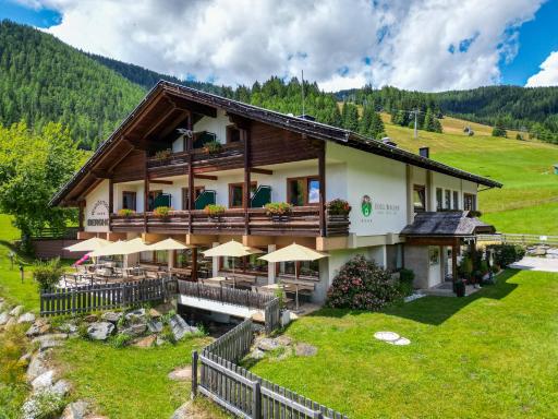 Schi- und Wanderhotel Berghof - Housity