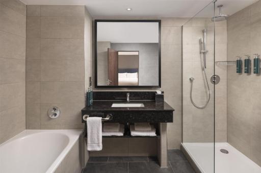 Hilton Garden Inn London Heathrow Terminal 2 and 3 - Housity