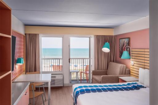 Golden Sands Oceanfront Hotel - Housity