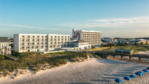 Golden Sands Oceanfront Hotel - Housity