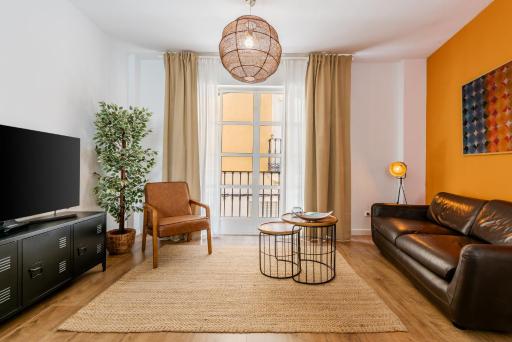 Historical Center Apartment Malaga parking and smart tv - Housity