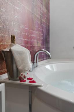 Dimora Riente Luxury Rooms - Housity