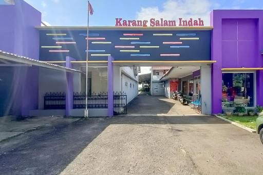 Super OYO 3042 Griya Karangsalam Indah - Housity