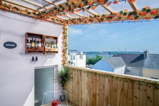 Skyfall - 2 Bedroom Apartment - Milford Haven - Housity