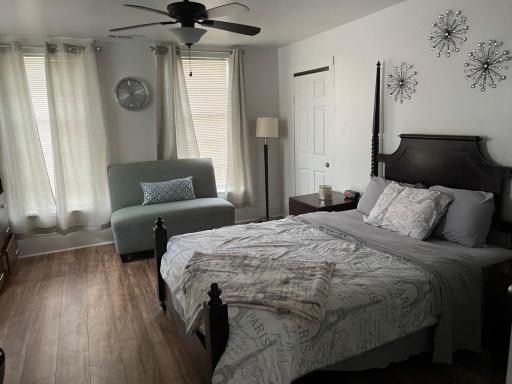 Cozy Historic Getaway - Housity