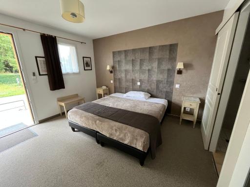 Logis Hotel-Restaurant "Auberge Le Petit pont" - Housity