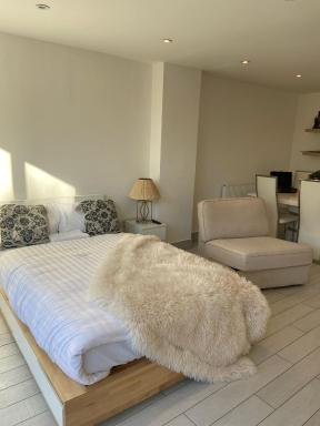 Blue House - Housity