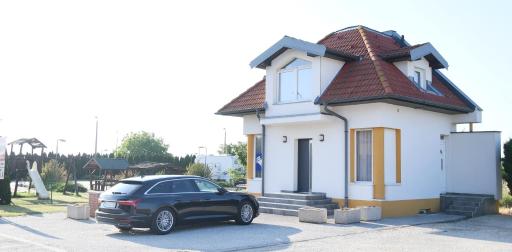 Hotel Rózsa Csárda Bungalow & Caravan Park - Housity