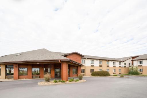 AmericInn by Wyndham Mount Pleasant - Housity