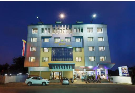 Hotel Vrindavan Deluxe Kolhapur - Housity