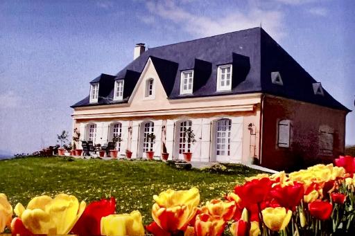 Beth Soureilh Adults Only - Housity