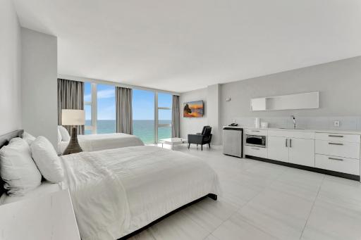 Ocean Manor Beach Resort - Housity