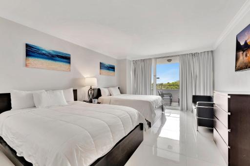 Ocean Manor Beach Resort - Housity