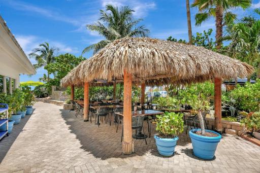 Ocean Manor Beach Resort - Housity