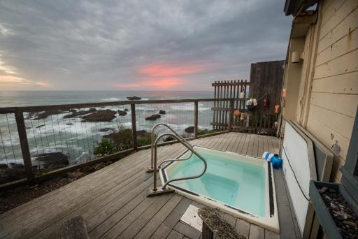 HI Pigeon Point Lighthouse Hostel - Housity