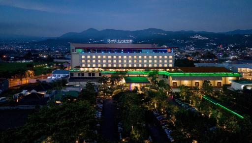 Grand Sunshine Resort & Convention - Housity