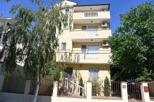 Zlatna Ribka - Housity