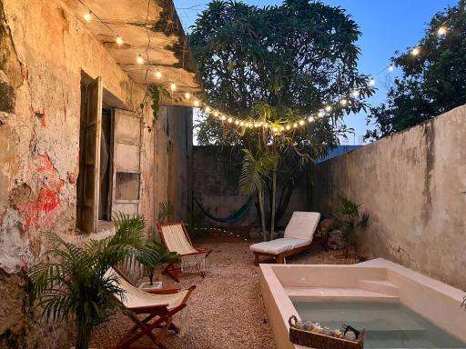 Unique Mystic Pool Yard Only 3 Blocks Main Sq - Housity