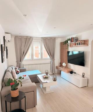 FANTASTIC APARTMENT, NEWLY RENOVATED - Housity
