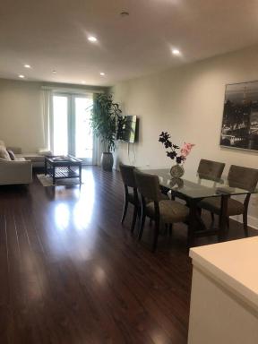 Glendale Americana 2 Bedroom 2 Bathroom Condo - Housity