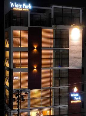 White Park Boutique Hotel - Housity