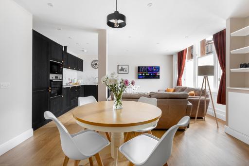 Castle Street Apartments - Luxury Kerrycroy Ground Floor Apartment - Housity