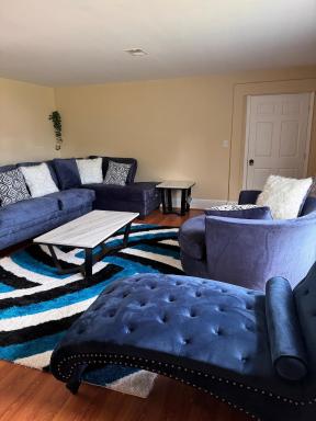 East Riverdale Enchanting 4 bedroom with 2 full bathrooms - Housity
