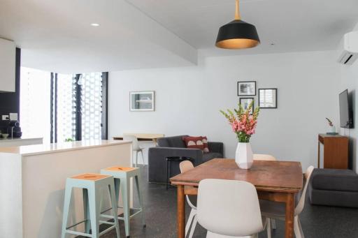Blinco Hideaway- Modern Spacious 1br Art Precinct W Balcony - Housity