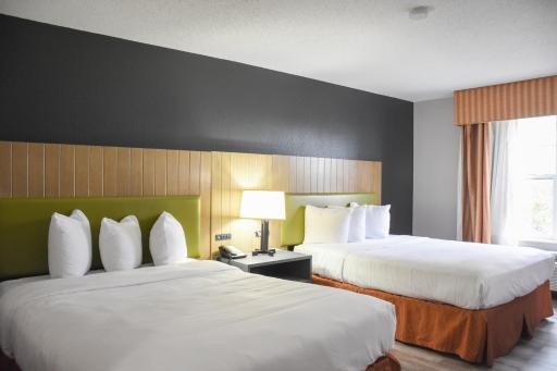 Country Inn & Suites by Radisson, Bloomington-Normal West, IL - Housity