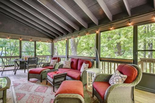 Walk To Main St, Pets Ok, Close To Shops, Hiking - Housity