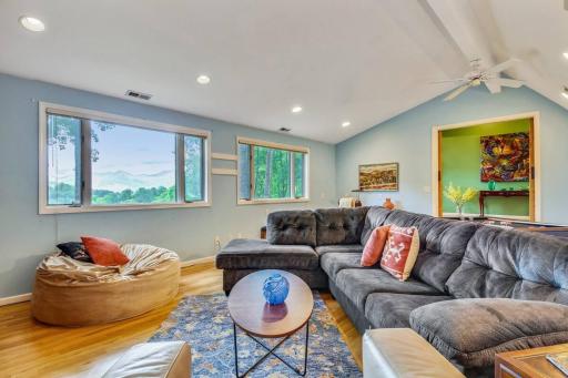 Walk To Main St, Pets Ok, Close To Shops, Hiking - Housity