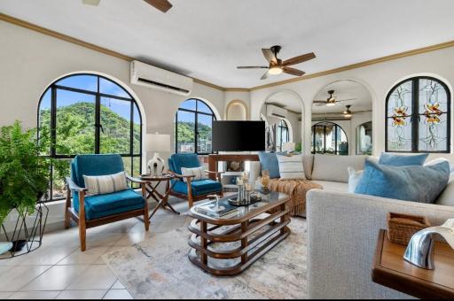 Bella Vista Condominium - Housity