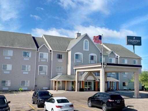 Country Inn & Suites by Radisson, Owatonna, MN - Housity