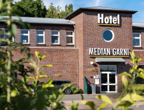 Median Hotel Garni - Housity