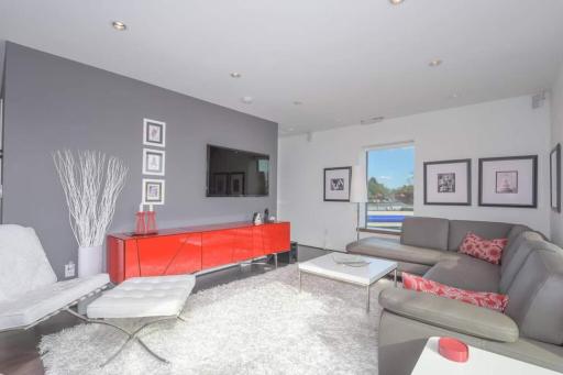 Large Eclectic 1 Br Above Restaurant 15min To Pdx - Housity