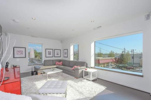 Large Eclectic 1 Br Above Restaurant 15min To Pdx - Housity