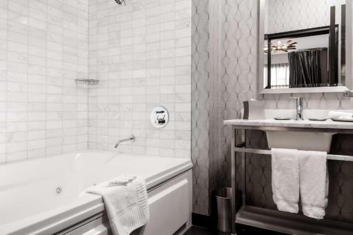 The Allegro Royal Sonesta Hotel Chicago Loop - Housity