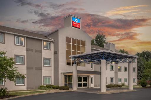 SureStay Plus Hotel by Best Western Niagara Falls East - Housity